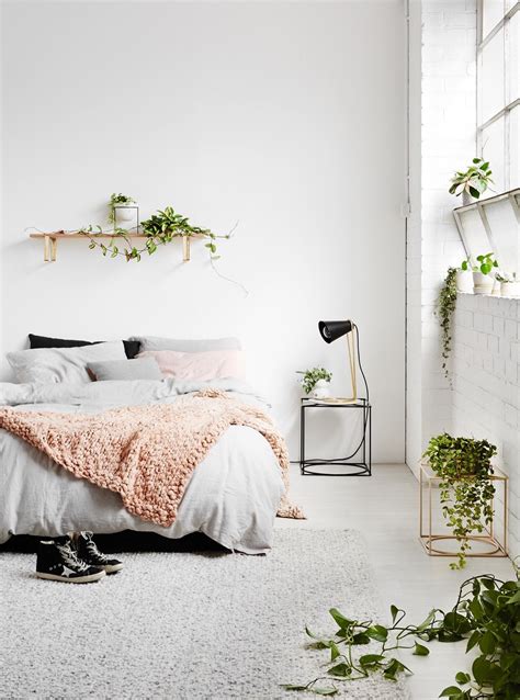 40 Serenely Minimalist Bedrooms To Help You Embrace Simple Comforts ...