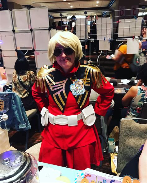 Met this Char/Quattro cosplay at FlameCon! : r/Gundam