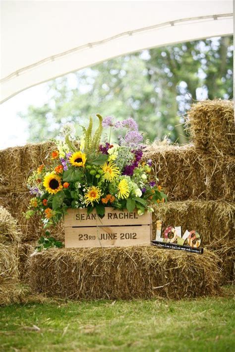 25 Chic Rustic Hay Bale Decoration Ideas for Country Weddings | WeddingInclude | Wedding Ideas ...