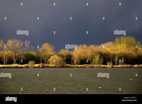 Cotswold water park hi-res stock photography and images - Alamy