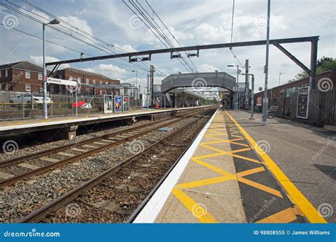 August 2017, Wickford, Essex, Railway Station Platform Editorial Image - Image of wait, safety ...