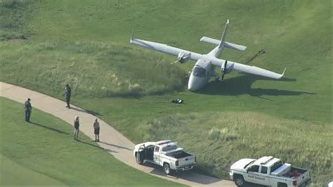 Emergency landing: Plane lands on Fox Hollow Golf Course while golfers ...