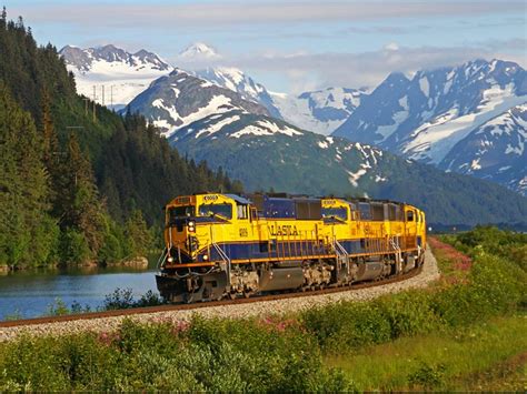 Alaska Train Tours with Kenai Fjords, Glaciers & Denali