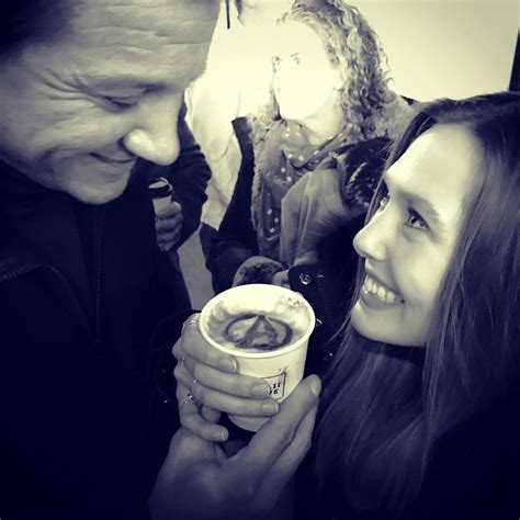 Jeremy Renner (@renner4real) auf Instagram: „Stopped to share a COOL cup of cocoa with this one ...