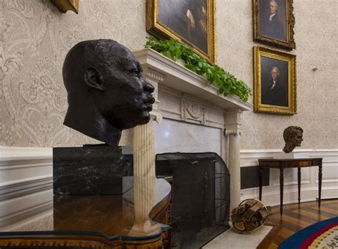 Biden’s redesigned Oval Office contrasts with the Trump presidency’s ...