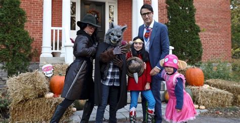 Trudeau dresses up and goes trick-or-treating with family for Halloween ...