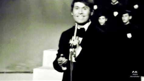 RAPHAEL – El Pequeño Tamborilero (TVE 1969) - YouTube