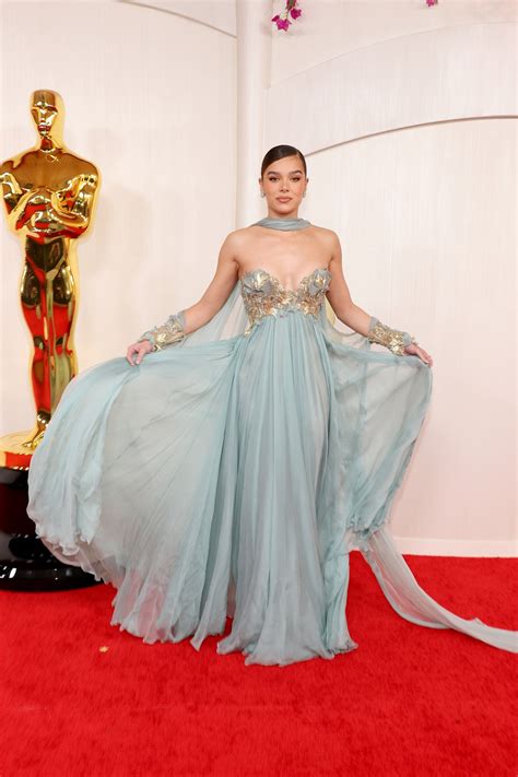 Hailee Steinfeld Is a Literal Fairy Princess at the 2024 Oscars | Glamour