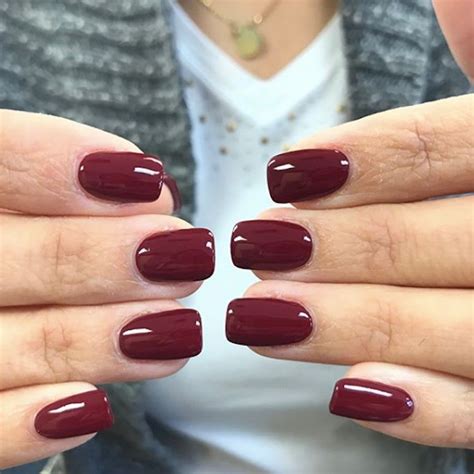 11 Dark Red Acrylic Manicures For When You're Feeling Brave | Manicura de uñas, Uñas de gel ...