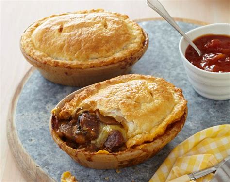 Steak, cheese and mushroom pies - ChelseaWinter.co.nzChelseaWinter.co.nz | Beef pot pie recipe ...