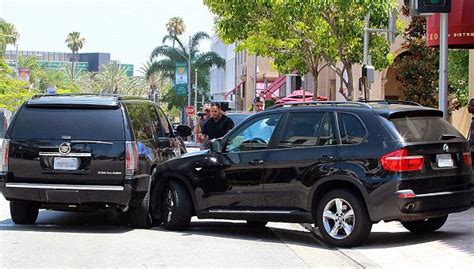 Justin Bieber gets into Car Accident after Chase with Paparazzi in Beverly Hills ~ Celebrity News