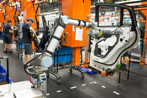 BMW Group plant Spartanburg: collaborative robot at the assembly line (06/2017)