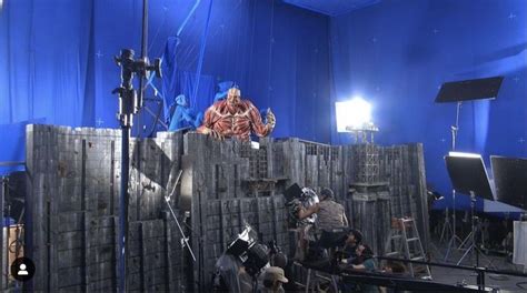 Behind the scenes of a Titan attack! Godzilla, Attack On Titan, Behind ...