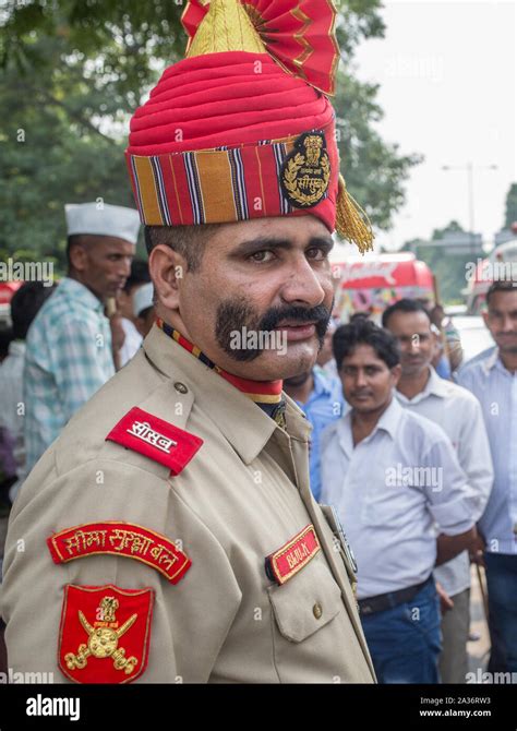 Police in uniform india hi-res stock photography and images - Alamy