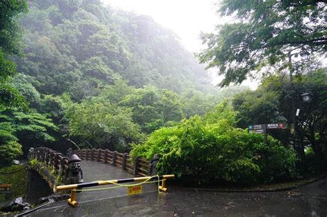 Cheonjiyeon Falls - Popular Wide Waterfall Near Seogwipo