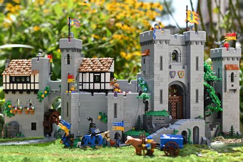 Lego Lion Knights Castle Review - Toy Photographers