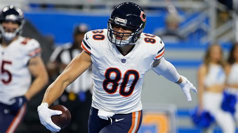 Daily Sports Smile: Chicago Bears tight end Jimmy Graham named NFL Salute to Service Award finalist