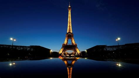 Lights out early for Eiffel Tower as Paris saves energy | World News - Hindustan Times