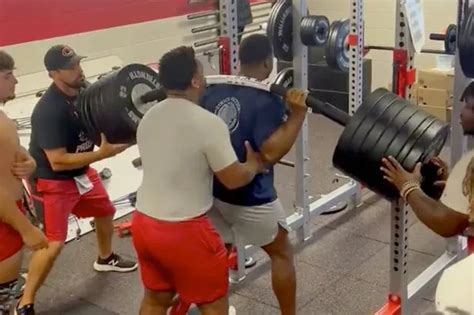 NFL star shows off mind-blowing strength as he squats 610 pounds with ...