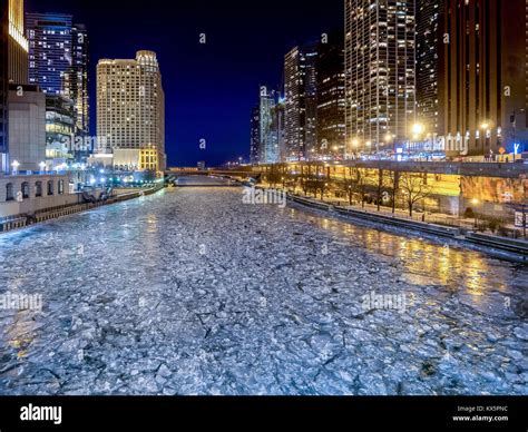 Frozen ice on the Chicago River during the coldest perios for over 100 years Stock Photo - Alamy