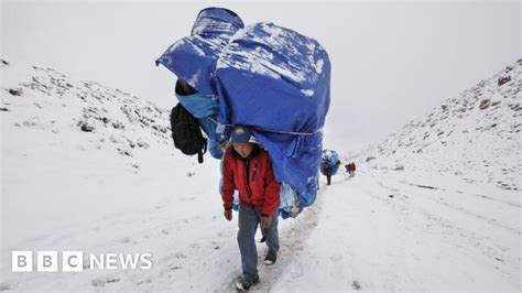 Everest: Sherpas scale Nepal side after two-year gap - BBC News