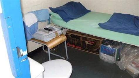 Maidstone Prison: Inspection finds 'growing drugs problem' - BBC News