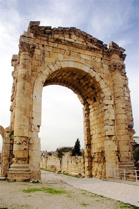 File:Tyre Triumphal Arch.jpg - Wikipedia, the free encyclopedia