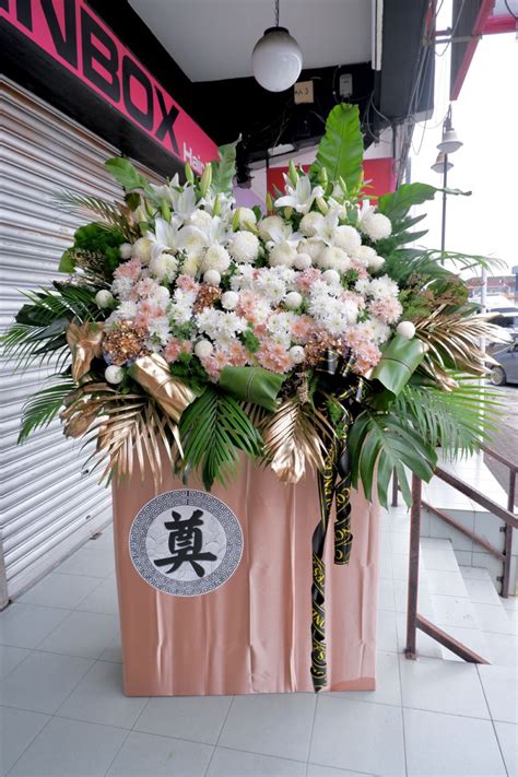 哀悼花圈 Condolences flower 👉🏼 • Rm 500 • Sending Condolences • Funeral Condolences #往生花圈 #丧事花圈 #哀悼 ...