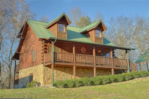 "A Smoky Mountain Experience" 4 Bedroom Cabin with Hot Tub Near Pigeon Forge