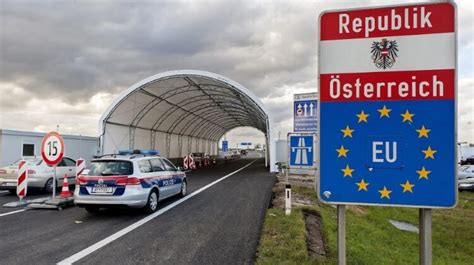 Grüner Salat Guckloch Plenarsitzung germany border control Sauber ...