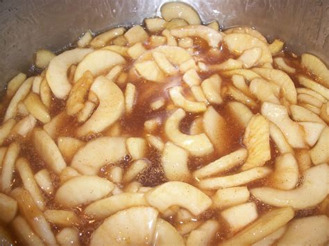 Easy Frugal Living: Preserving Apples- Freezing Apple Pie Filling