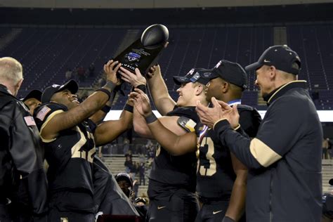 Army’s Walk-off Field Goal Upsets Missouri in Armed Forces Bowl 24–22