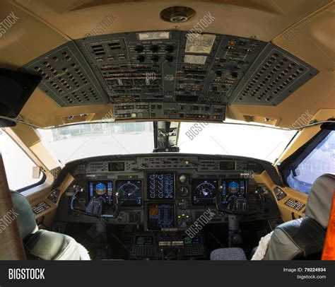 Gulfstream IV Cockpit Image & Photo (Free Trial) | Bigstock