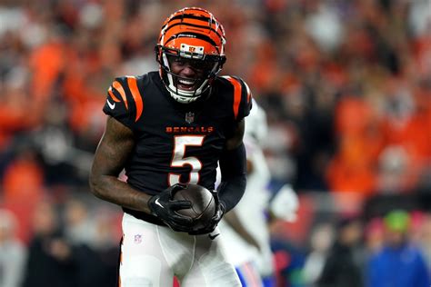 Cincinnati Bengals WR Tee Higgins Suffers Injury Against Kansas City Chiefs - Sports Illustrated ...