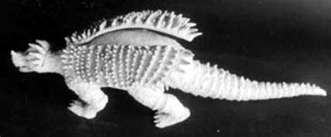 ANGUIRUS 1955 Omanta