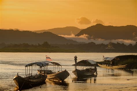 Mekong River, Chiang Khong, Thailand – FUJILOVE MAGAZINE