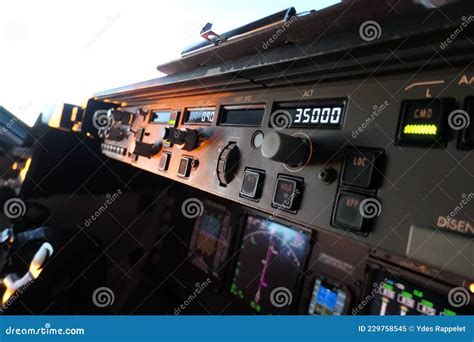 Cockpit View of a Boeing 747-8F Stock Image - Image of airport, plane: 229758545