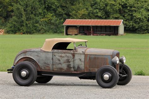 Barn Find 1932 Ford Roadster Becomes a 1940s Hot Rod with Perfect ...