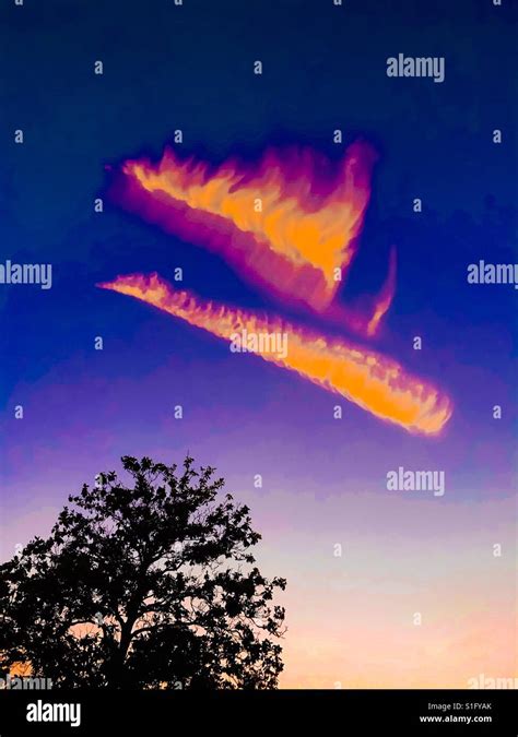 Fire in the sky alien hi-res stock photography and images - Alamy