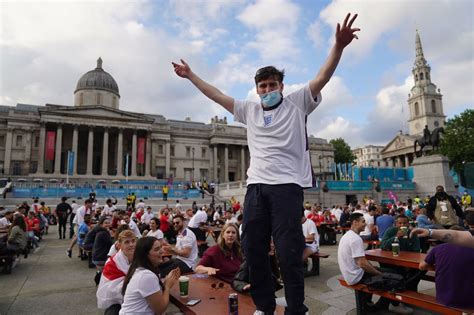 England fans go wild as they cheer Three Lions to victory– in pictures | indy100