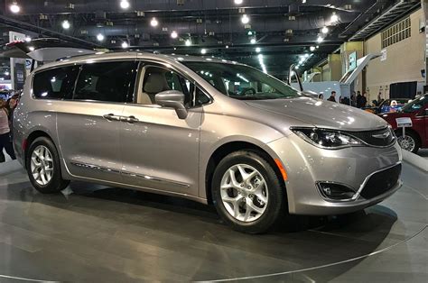 Chrysler Pacifica (minivan) - Wikipedia