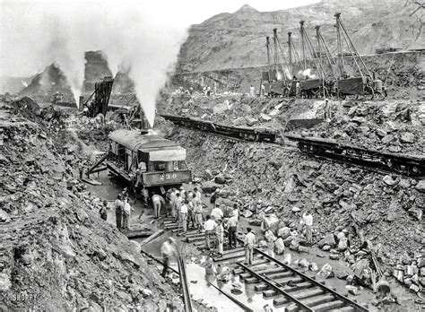 Excavation of the Panama Canal, 1913. [2500x1836] : HistoryPorn