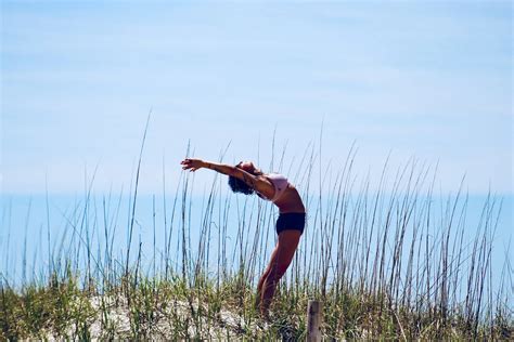 Beach Yoga: 12 Amazing Health Benefits (UPDATED)