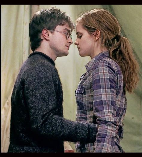 Has anyone else got the feeling that harry wants to kiss hermione here?? | Fotos de harry potter ...