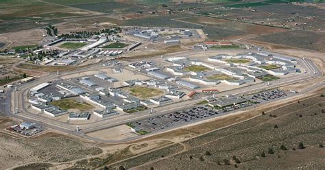 Riot involving 100 prisoners rocks California prison - Los Angeles Times