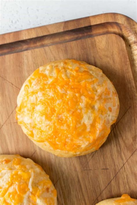 Easy Cheddar Cheese Buns