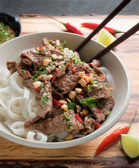 thai beef stir fry with rice noodles - glebe kitchen