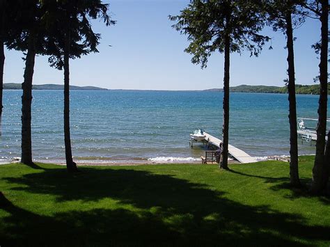 Crystal Lake (Benzie County, Michigan) - Wikipedia