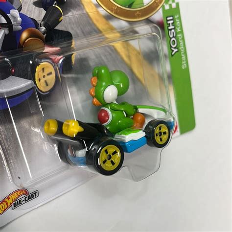 Hot Wheels Mario Kart Yoshi w/ Standard Kart – Flipn Diecast