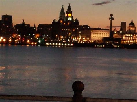 Liverpool skyline at night x | Liverpool skyline, Skyline, Liverpool